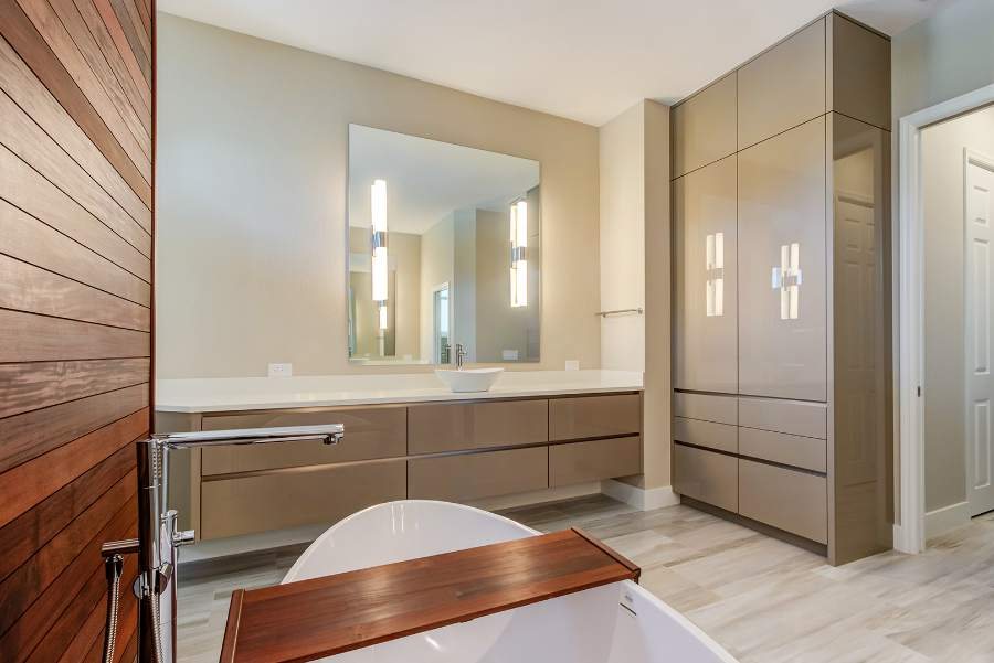Cubanite gloss acrylic with a handleless gola profile, Metropolitan door — Eclipse photo
