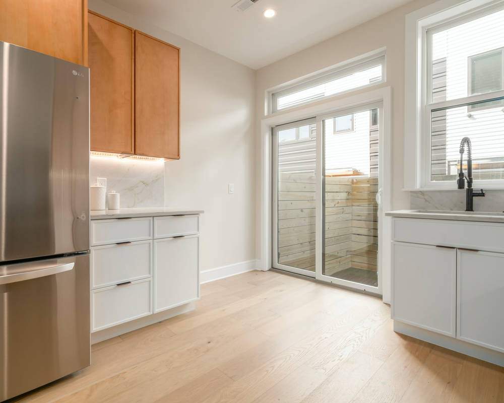 WoodConcept two-tone Profile kitchen in Maple and Glacier — manufacturer photo