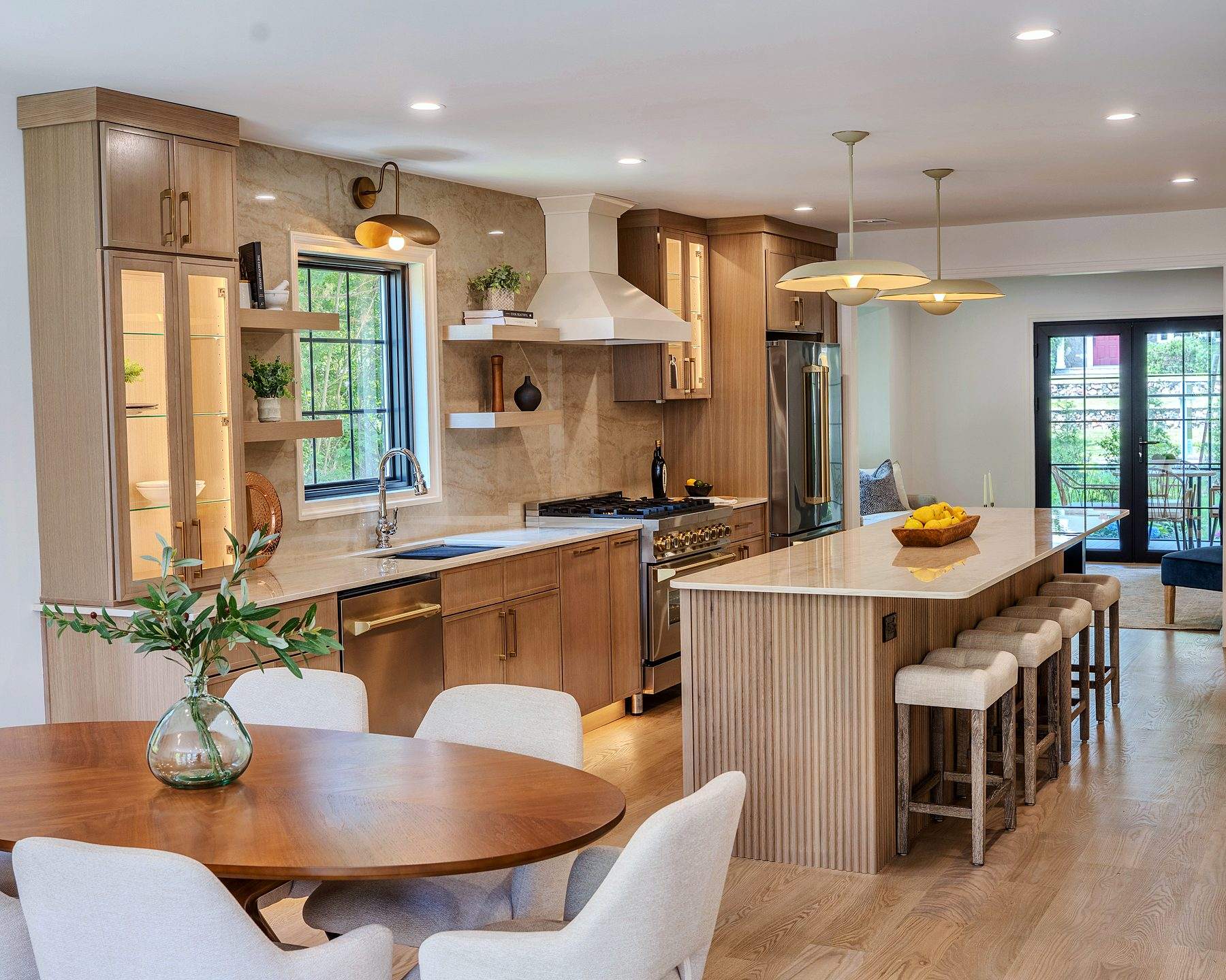 Desert Oak slab kitchen with fluted island and quartzite backsplash
