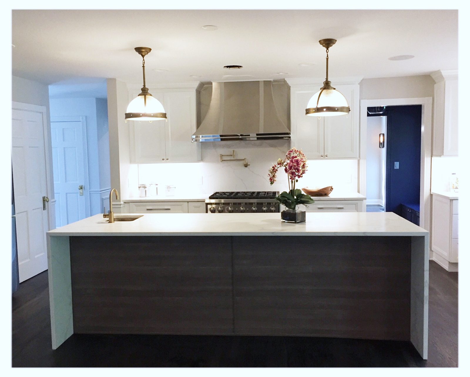 Fabuwood Onyx door, Frost perimeter (archive label) — Fabuwood Onyx Frost kitchen with a Cobblestone island and brass dome pendants
