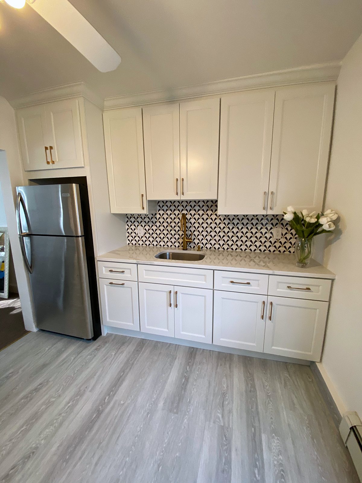FGM Jupiter door, Ice (archive label) — FGM Jupiter Ice with a waterjet mosaic backsplash