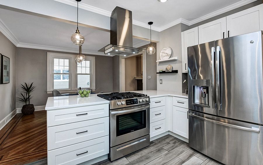 FGM Mercury White kitchen with an espresso island and a mosaic backsplash