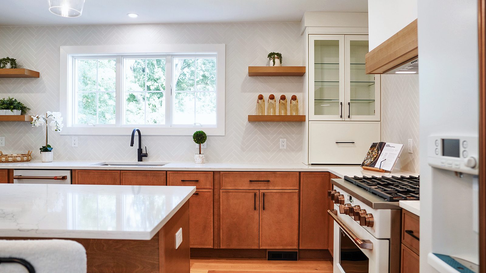 Sink wall with floating Timber shelves