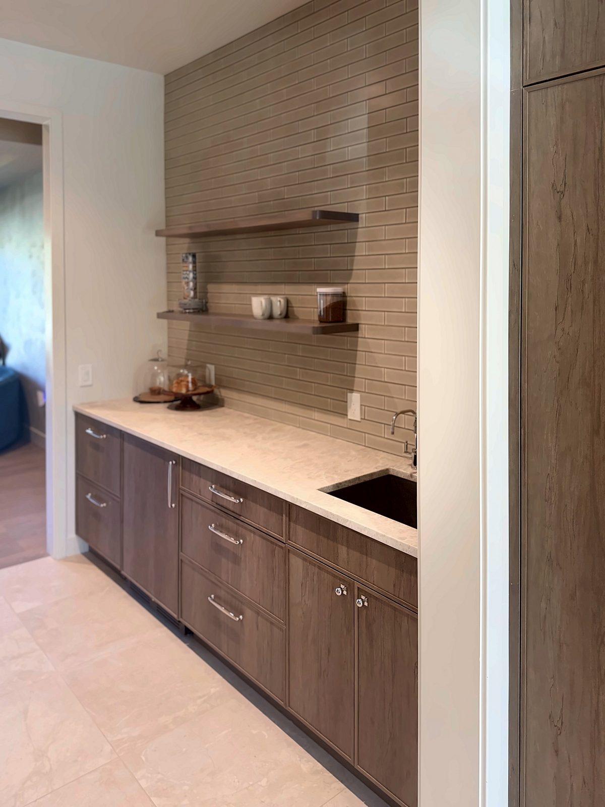 Coffee bar with floating shelves in the same textured laminate
