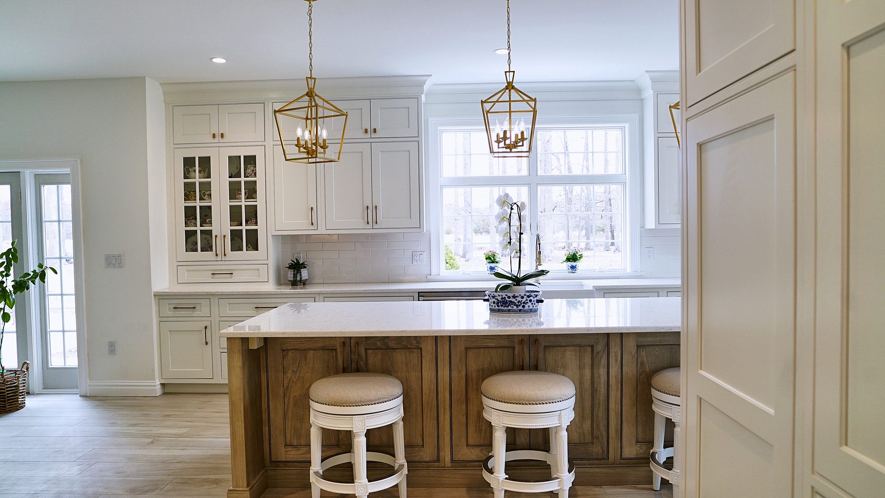 Polar Heritage kitchen: the Seagull island with X-panel ends, three stools and brass lantern pendants