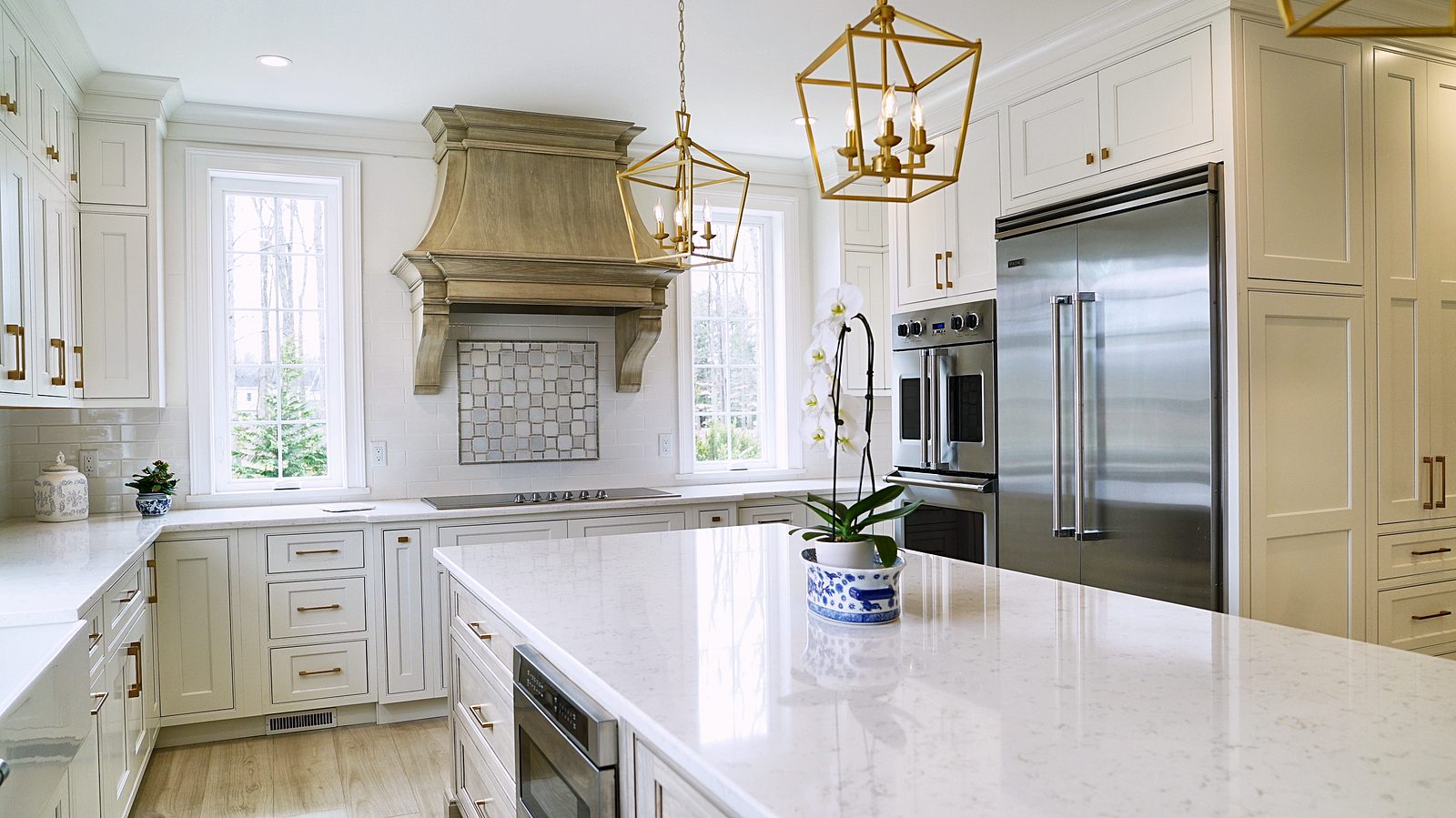 Polar Heritage kitchen with the stained wood hood and the Seagull island