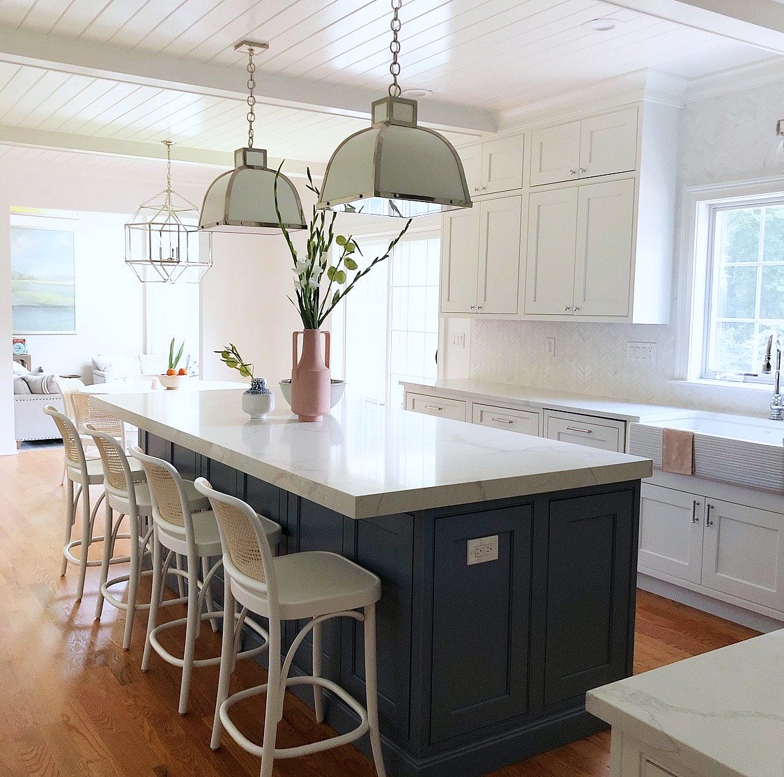 Shiloh Heritage in Polar with a navy island and Calacatta Leon