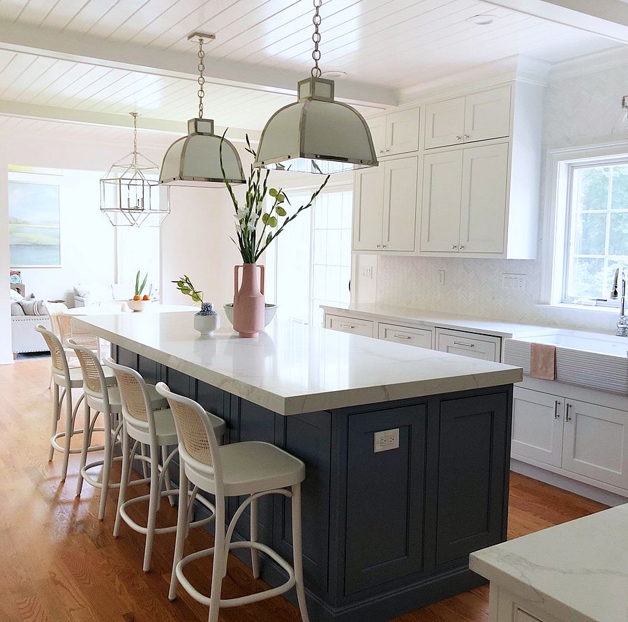 Shiloh Heritage in Polar with a navy island and Calacatta Leon
