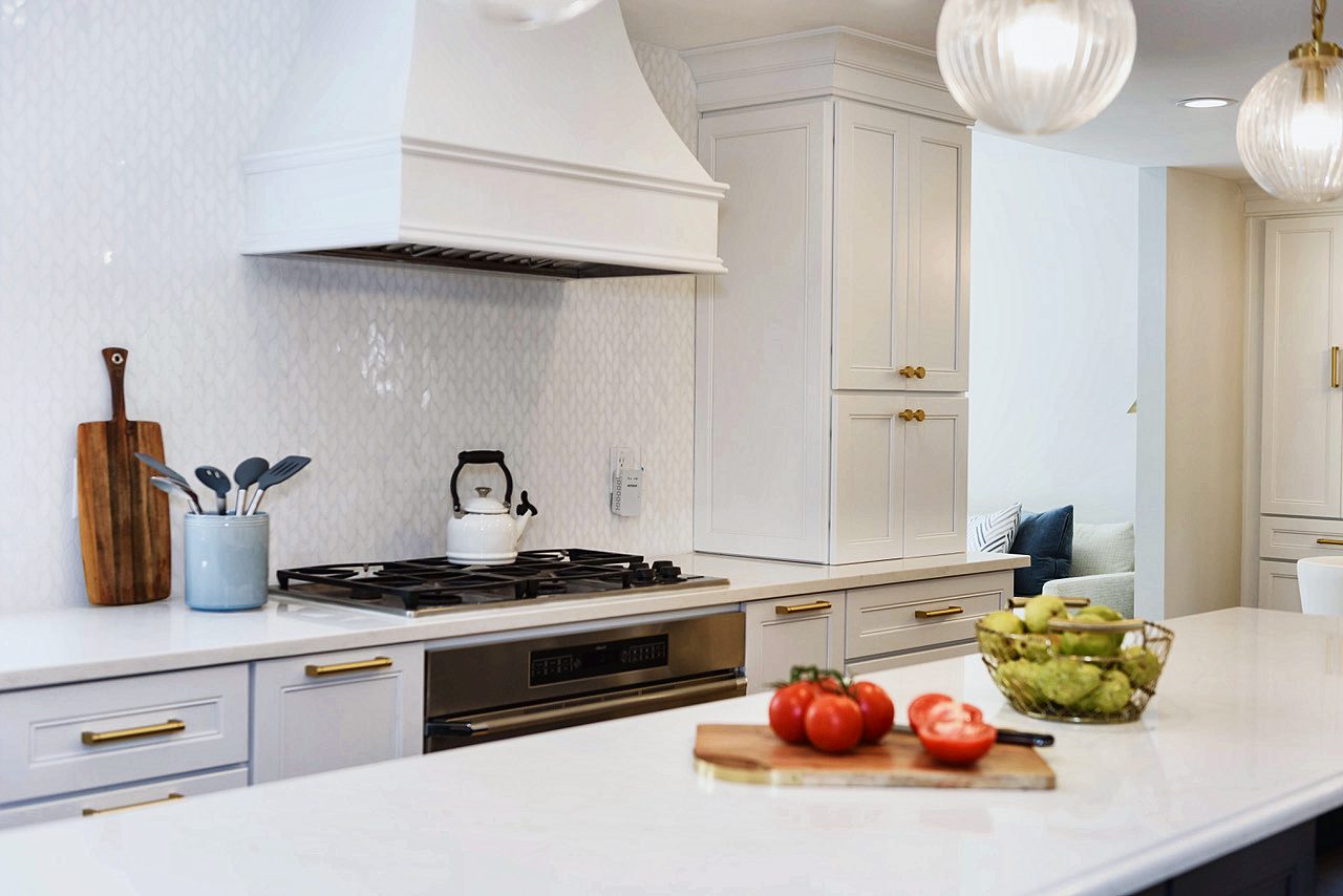 Range and white hood detail