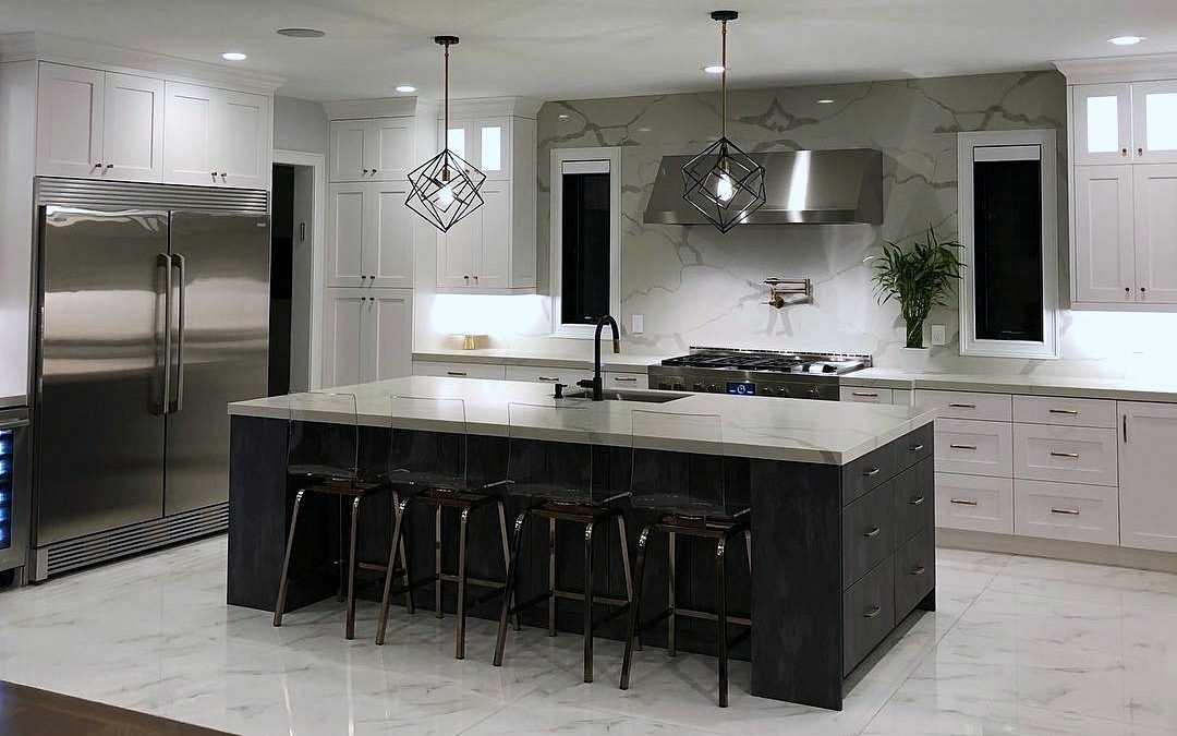 St. Martin white shaker kitchen with a black island and a marble-look slab backsplash